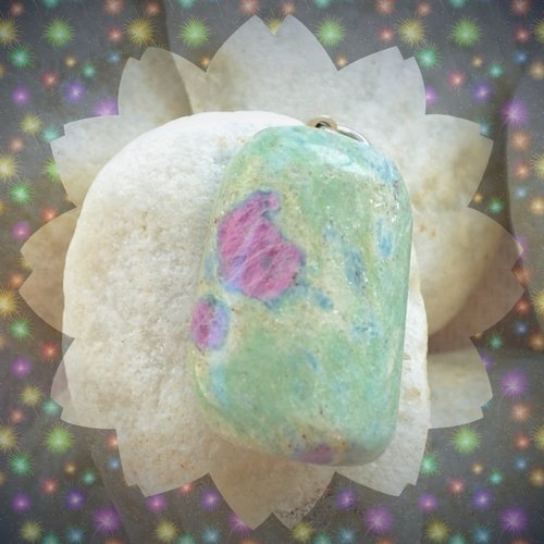 Pendentif en rubis fuschite