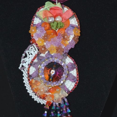 Collier pour femme pierres naturelles tricoté et brodé main.