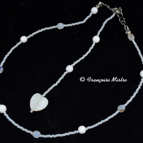 Collier pour la mariée en pierres naturelles nacre et coquillage