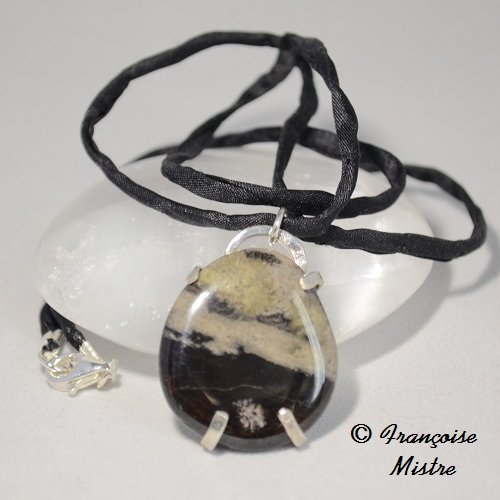 Collier pierre naturelle "larme d'apache" et argent massif.