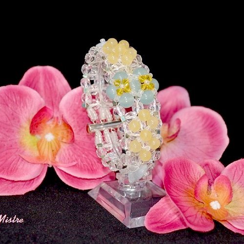 Ce bracelet/manchette jade, aigue-marine et cristal