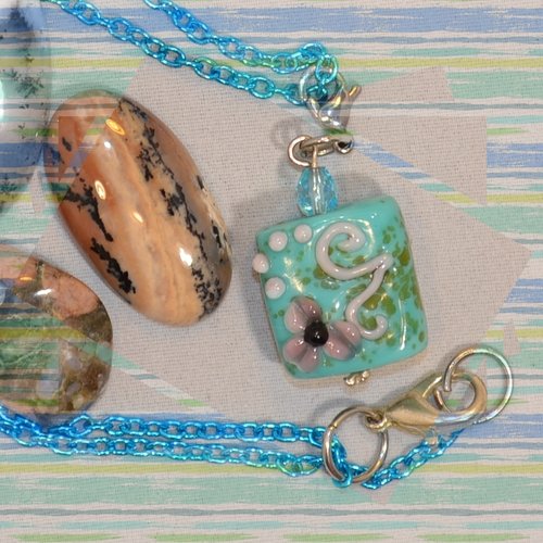 Collier en perle soufflé au chalumeau