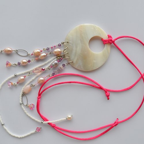 Collier tribal chic pour un total look