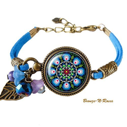 Bracelet broderie folklorique cabochon bronze motifs russes slave bleu