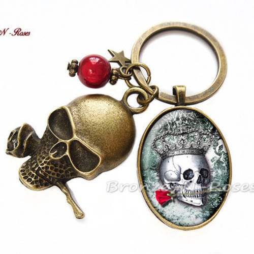 Porte clés " skull-n-roses " cabochon bronze  tête de mort rose rouge bijou 