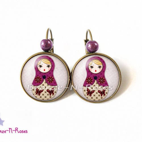 Boucles d'oreilles ° poupée kawaii matriochka ° cabochon bronze roses mauves dormeuses 