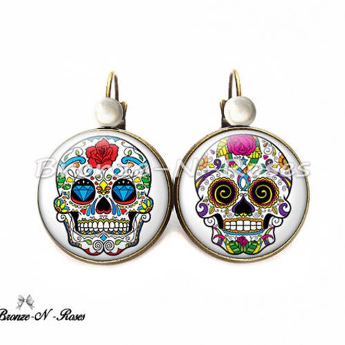 Boucles d'oreilles " mexican skulls " bronze cabochon tête de mort blanc rouges verre dormeuses
