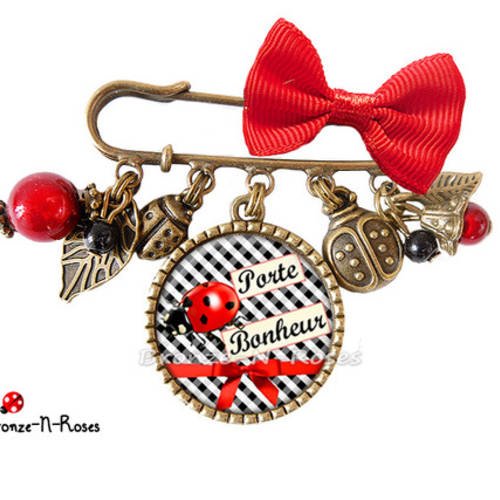 Broche épingle " porte bonheur " cabochon vichy noir coccinelle rouge