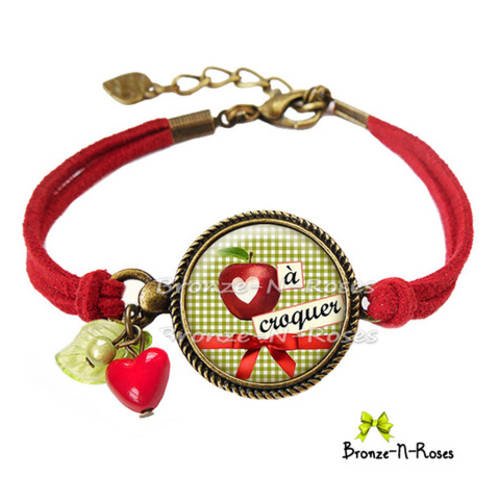 Bracelet " a croquer " pomme rouge cabochon vichy vert coeur rouge verre 