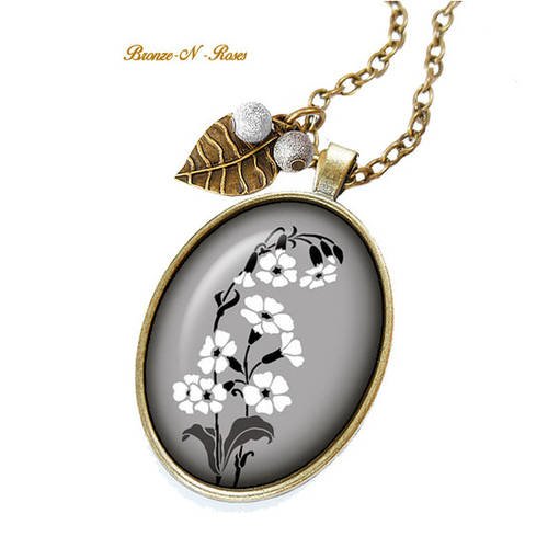 Sautoir * petites fleurs blanches * cabochon bronze fond gris 