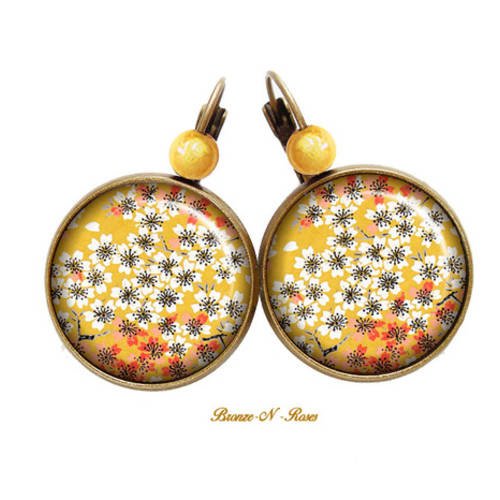 Boucles d'oreilles * sakura jaune * petites fleurs japon bronze cabochon verre dormeuses 