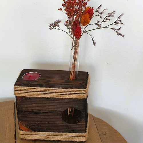 Vase décoratif en bois