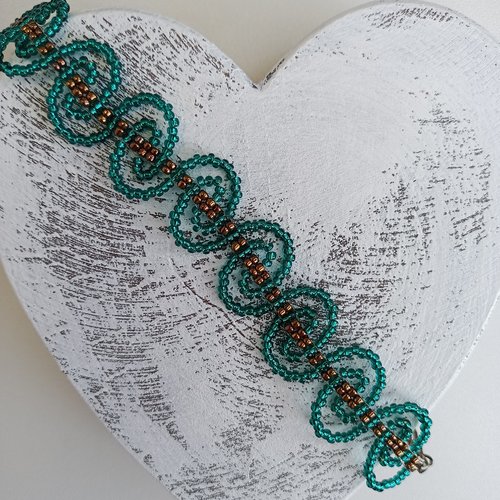 Bracelet spirale turquoise en perles de verre.