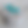 Bijoux de sac chien ballon coloris turquoise.