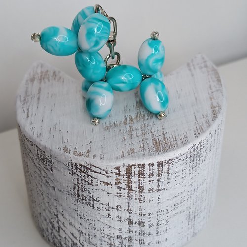 Bijoux de sac chien ballon coloris turquoise.