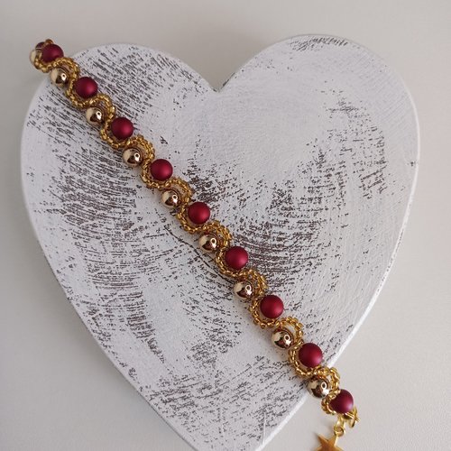 Bracelet wavy acrylique coloris rouge et or.