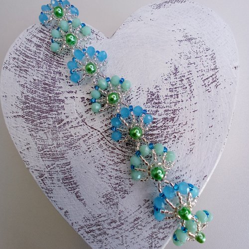 Bracelet eventail bleu.