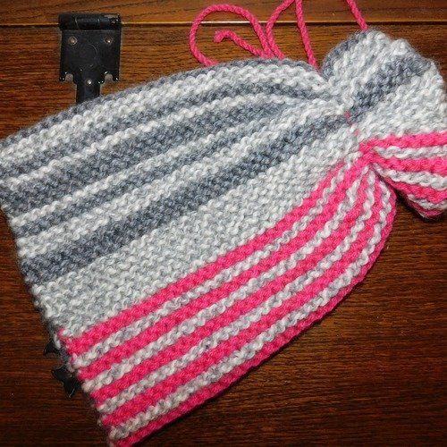 Bonnet femme  tricot main  rayé gris et rose