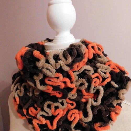 Col snood en  laine velour , couleur marron et orange