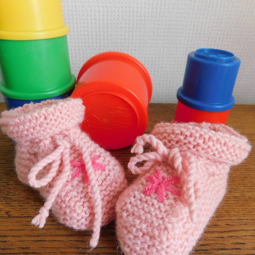 Chaussons bébé tricotés main : laine layette taille 3- 6 mois  rose