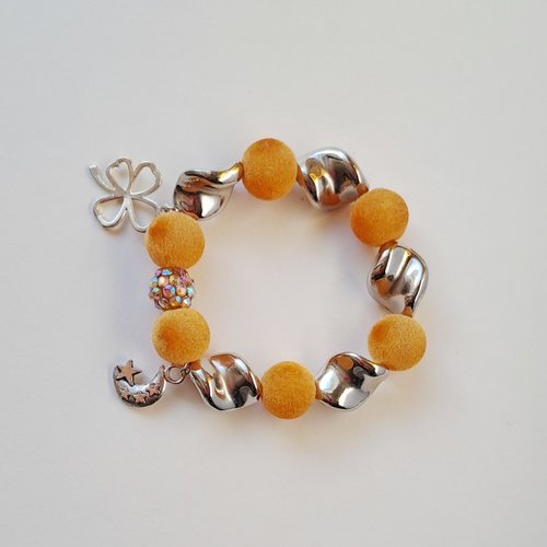Bracelet perles orange trefle a quatre feuilles
