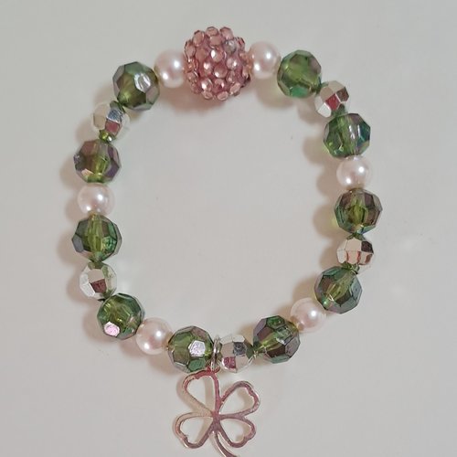 Bracelet vert rose perles trefle a quatre feuilles
