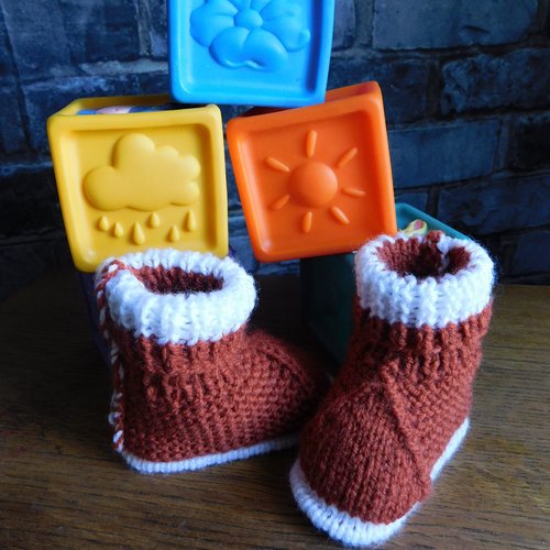 Chaussons bébé tricotés main : laine layette taille 3- 6 mois