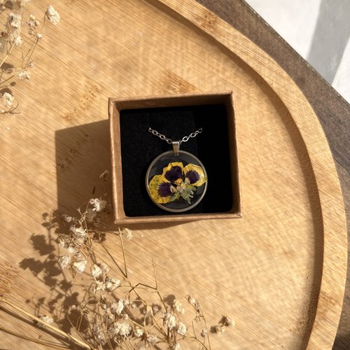 Collier fleur naturelle pensée sauvage