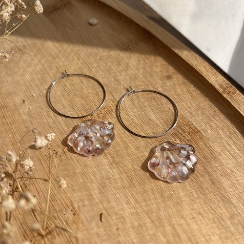 Créoles coquillages nacres roses en résine