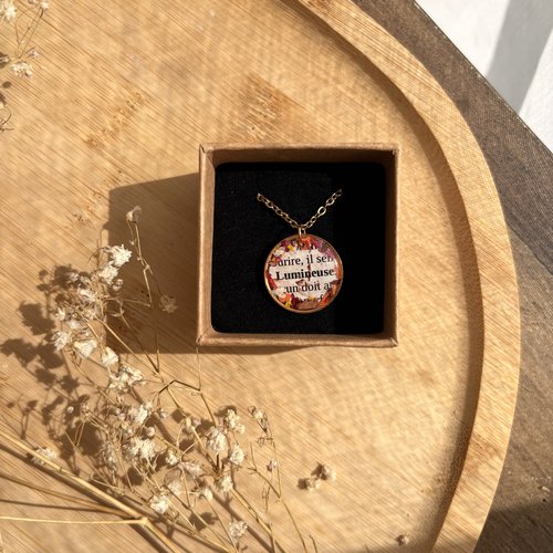 Collier mot lumineuse
