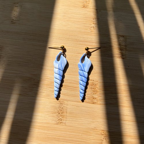 Boucles d’oreilles coquillage torsadé – acier inoxydable doré