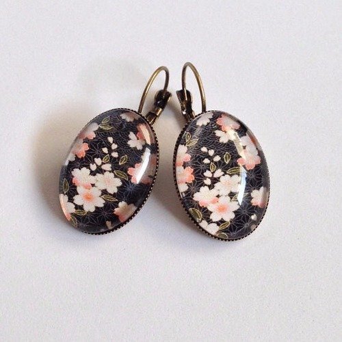 Boucles d'oreilles cabochons ovales - fleurs japonaises - japonisant - fleurs de cerisiers