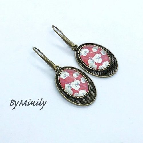 Boucles d'oreille pendantes cabochons ovales - fleurs japonaises - idée cadeau