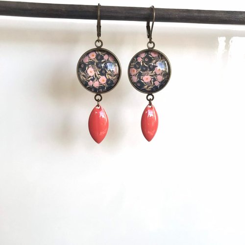 Boucles d'oreilles pendantes cabochon avec sequin émaillé, corail, fleurs, pendantes cabochons