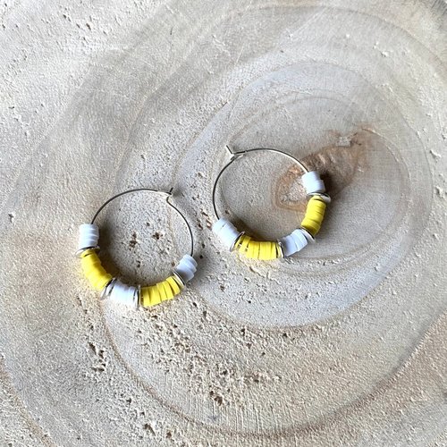Petites créoles en perles heishi blanches et jaune