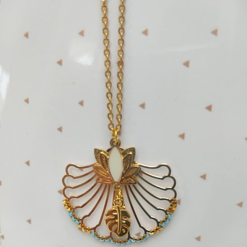 Collier palmier, perles en verre, nénuphar