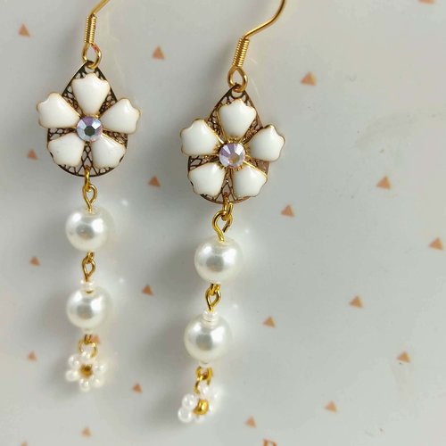 Boucles d'oreilles charlène, perles en verre nacré