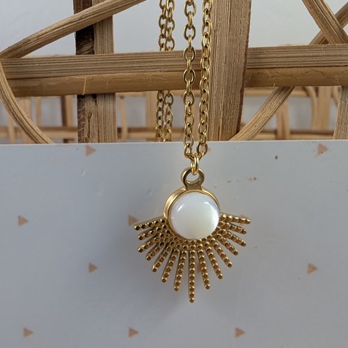 Collier soleil, pendentif acier et cabochon nacre