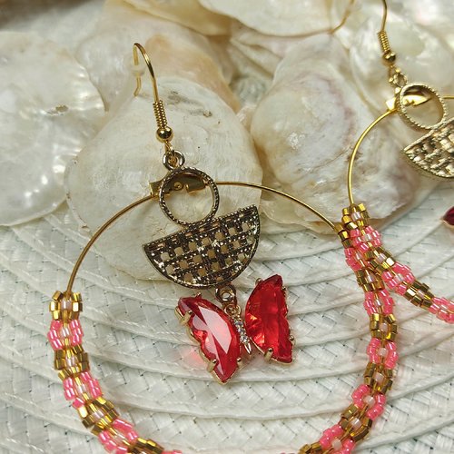 Boucles d'oreilles tina, créoles avec papillon rouge et perles en verre