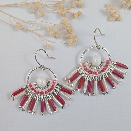 Boucles d'oreilles bohème chic rose framboise et blanc