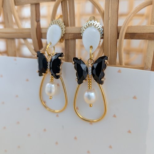 Boucles d'oreilles clips naïs, papillon noir et nacre