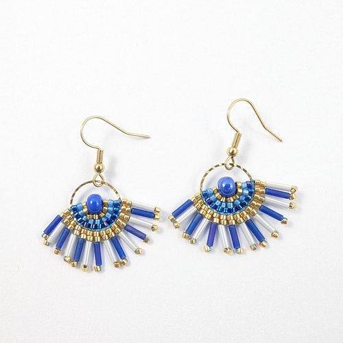 Boucles d'oreilles bohème chic bleu et blanche