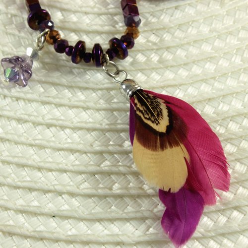 Collier ras du cou, fin, collier perles en verre, cristal, petites plumes, perles violet, doré, pourpre, fuschia, papillon, goutte
