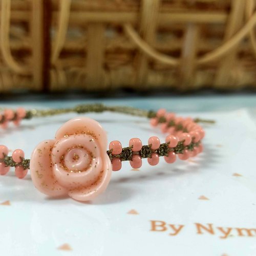 Bracelet macramé rose, avec perle fleur rose