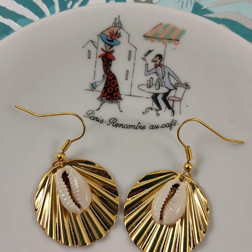 Boucles d'oreilles dorés coquille st jacques et nacre