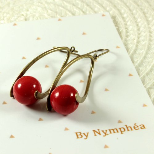 Boucles d'oreilles anneaux tordus avec perles rouges