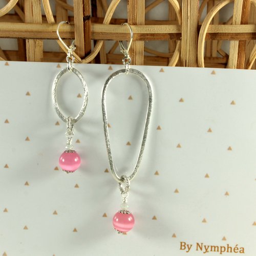 Boucles d'oreilles argentées perles roses, boucles asymétriques