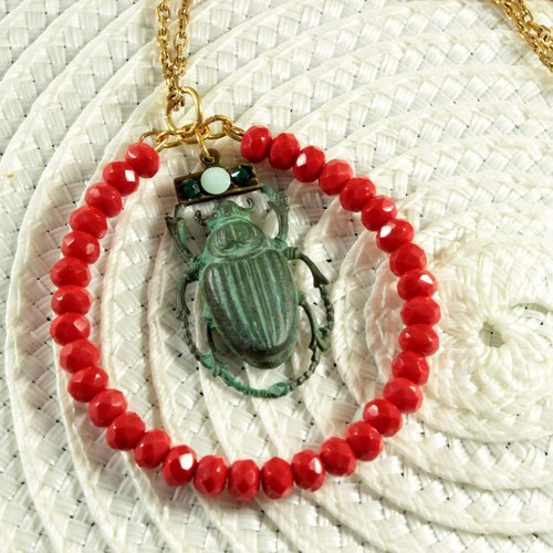 Collier scarabée et perles rouges