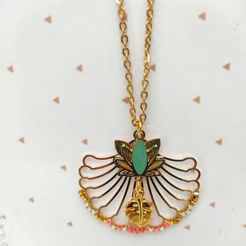 Collier palmier, perles en verre, nénuphar
