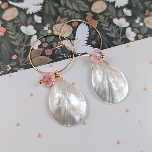 Boucles d'oreilles créoles nérée, gouttes en nacre